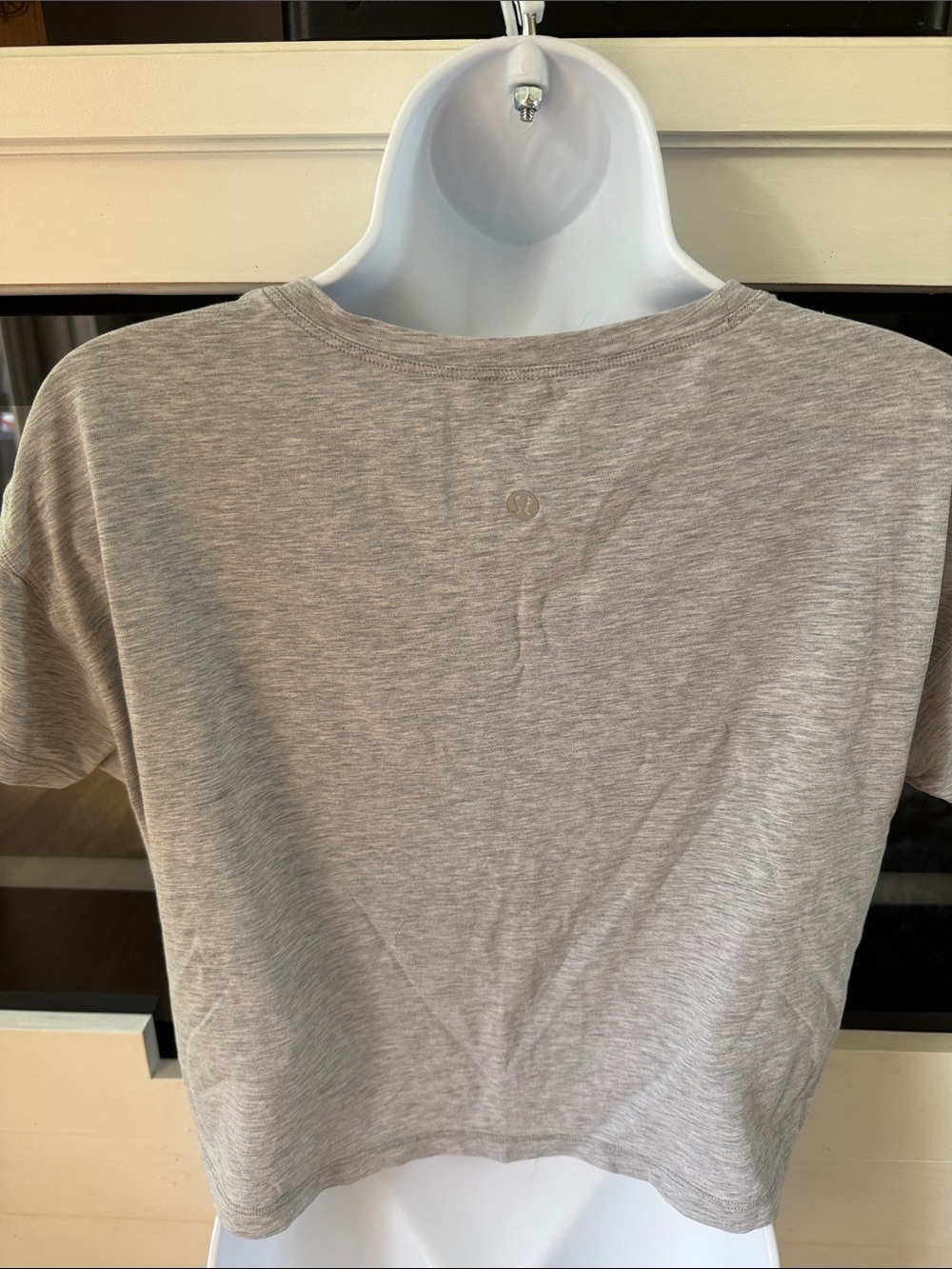 lululemon athletica Heather Gray Cropped Short Sleeve Tee - Picture 2 of 3